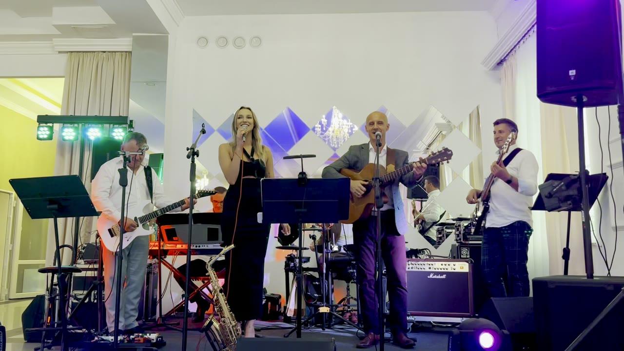 Rockers Band na sali: dwa wokale, gitary i saksofon.